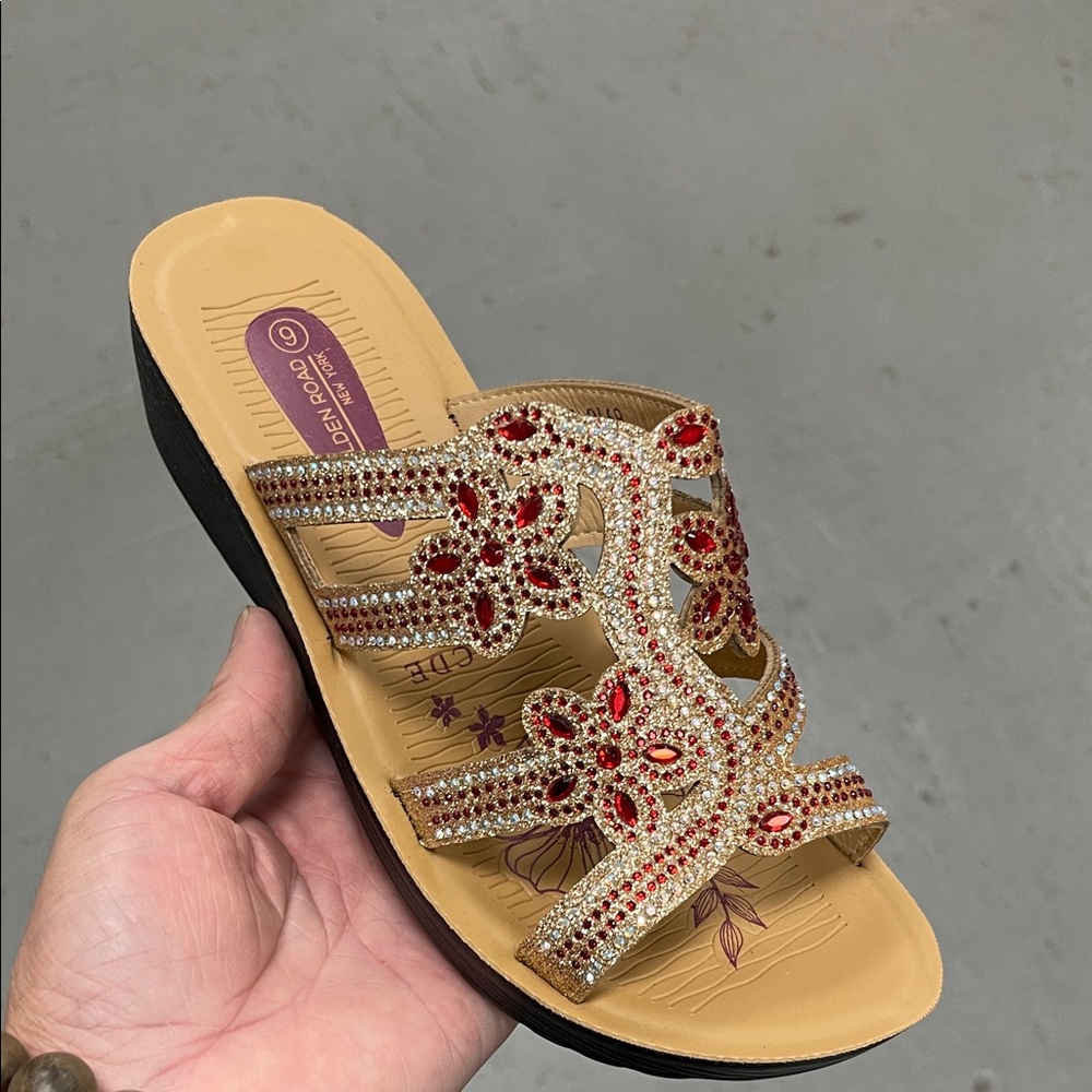 Chic Beaded Sandals - Red and Tan